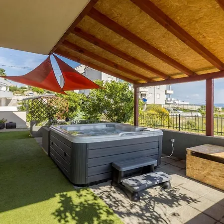 Seaview&jacuzzi 2br Apartment Split