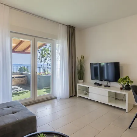 Apartment Seaview&jacuzzi 2br