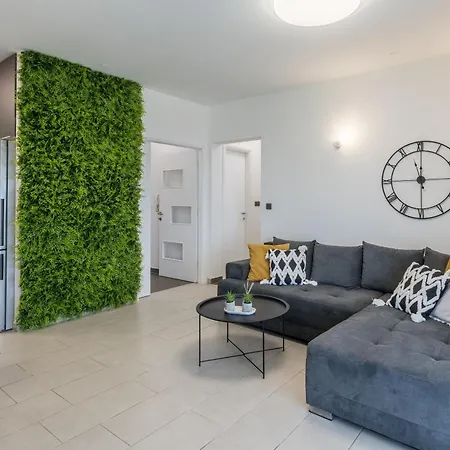 Apartment Seaview&jacuzzi 2br *