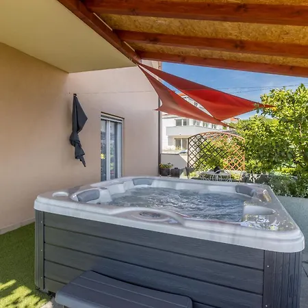 Seaview&jacuzzi 2br