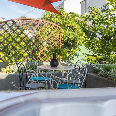 Seaview&jacuzzi 2br *