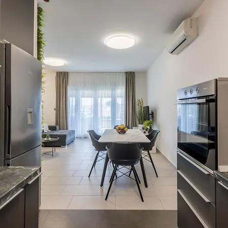 Apartment Seaview&jacuzzi 2br *