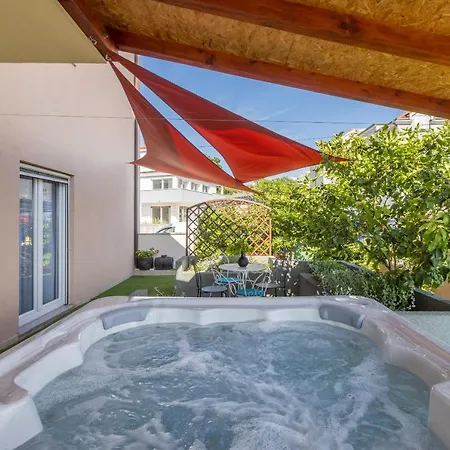 Apartment Seaview&jacuzzi 2br *