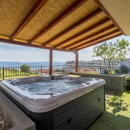 Seaview&jacuzzi 2br Split