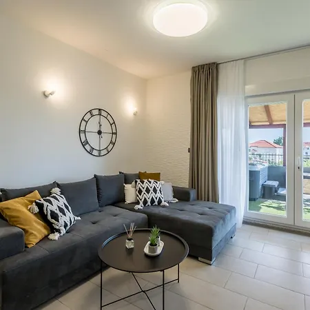 Apartment Seaview&jacuzzi 2br *